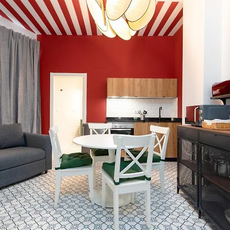 The Little Village Apartments Valencia Bagian luar foto