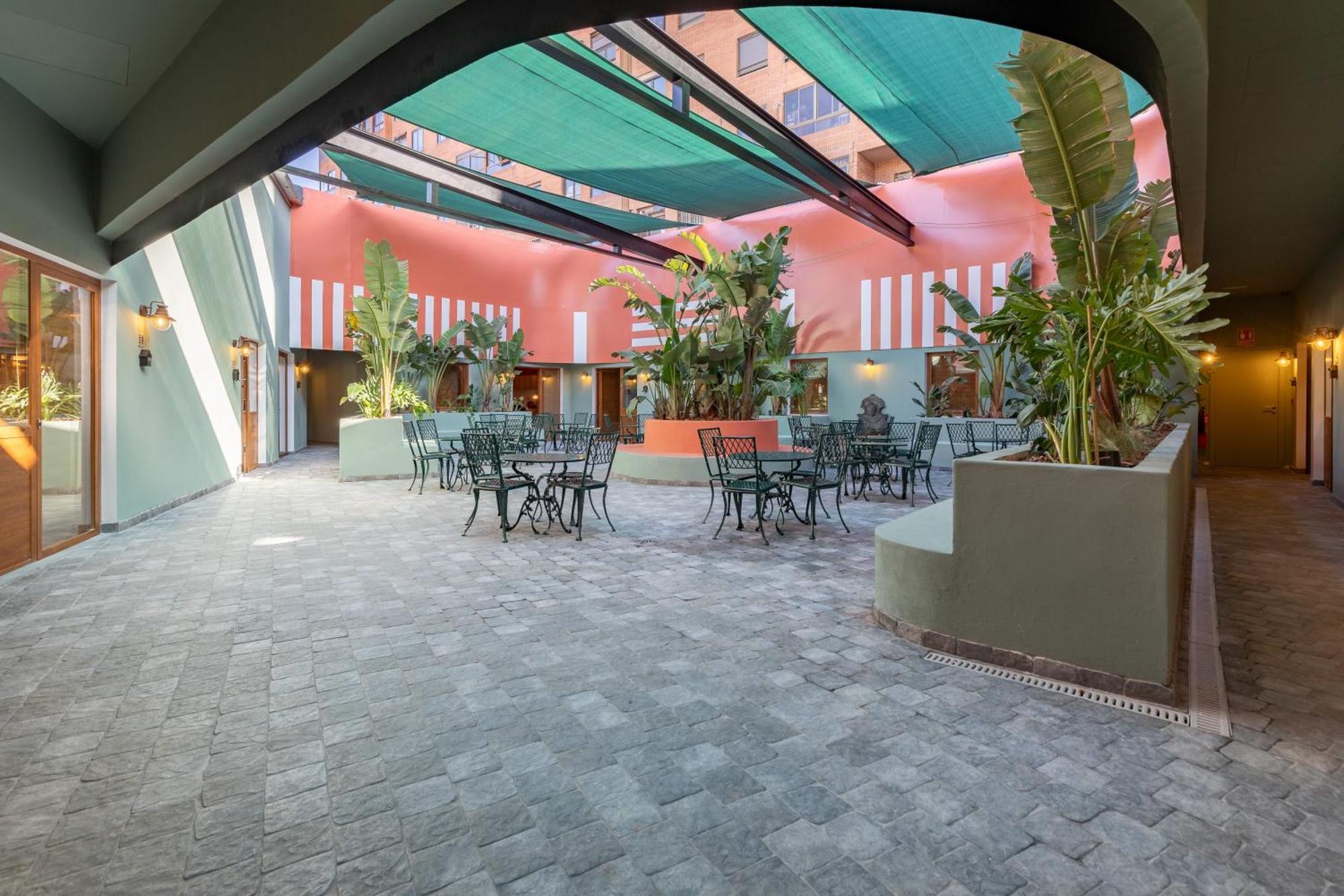 The Little Village Apartments Valencia Bagian luar foto