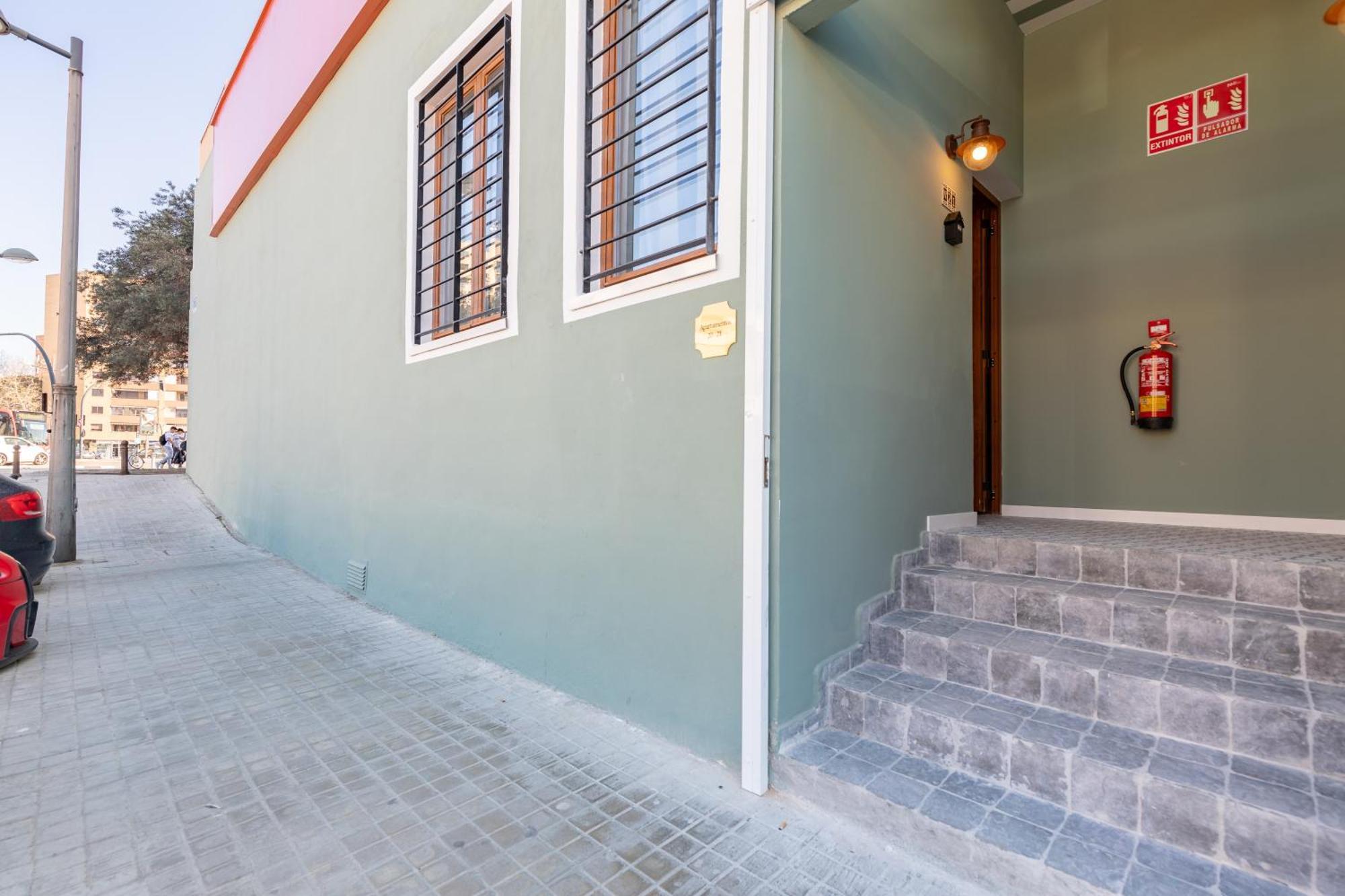 The Little Village Apartments Valencia Bagian luar foto