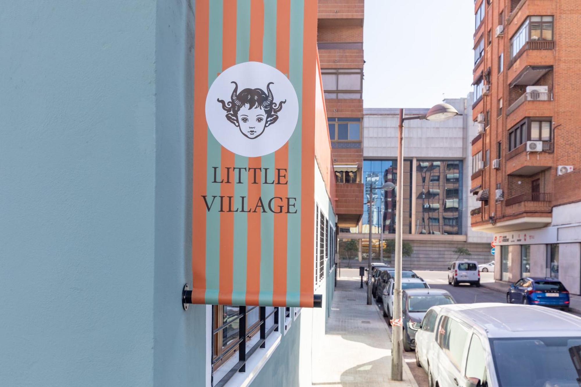 The Little Village Apartments Valencia Bagian luar foto