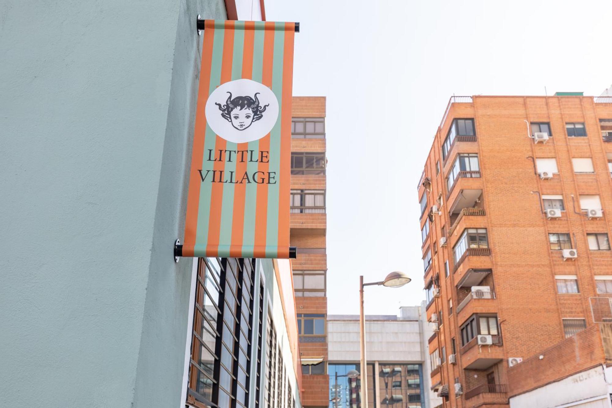 The Little Village Apartments Valencia Bagian luar foto