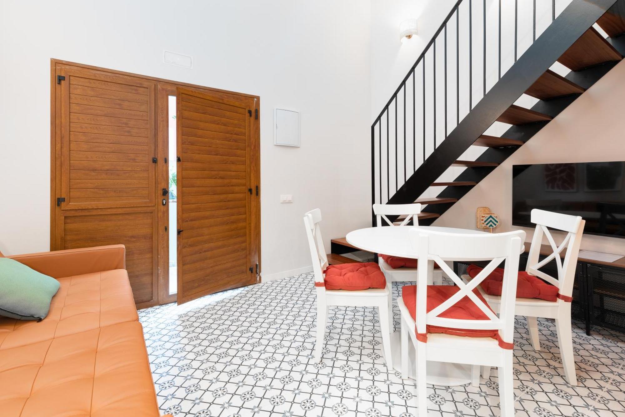 The Little Village Apartments Valencia Bagian luar foto